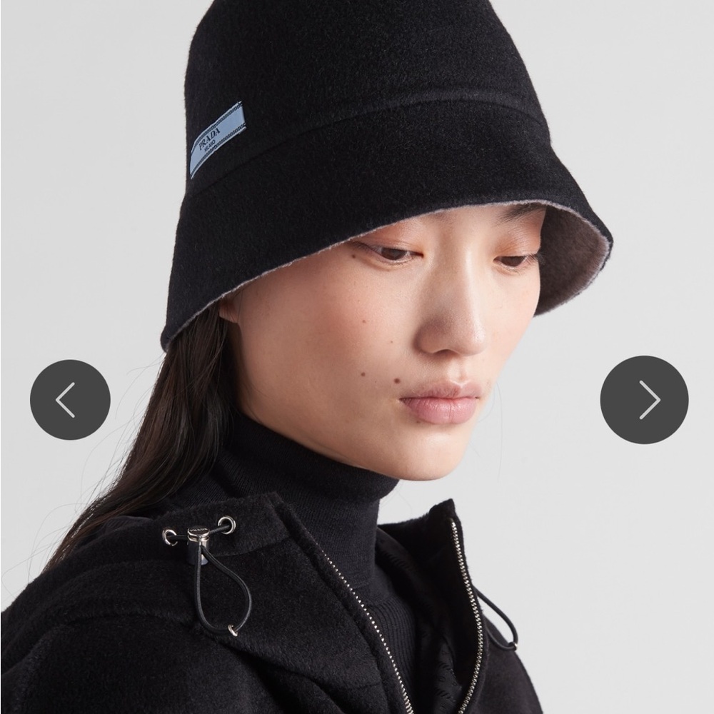 Prada
reversible logo-patch bucket hat

Size Small NWT!!
Includes authentication